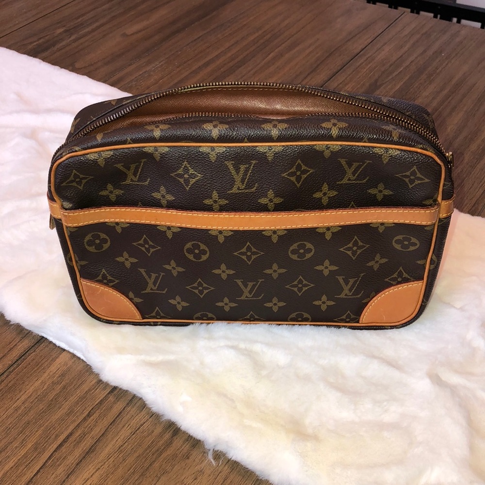 Louis Vuitton Compeign 28